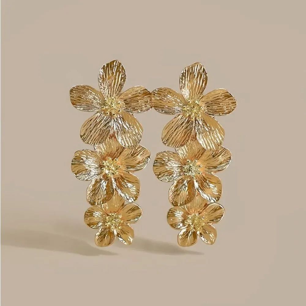 Flower drop earrings N1131